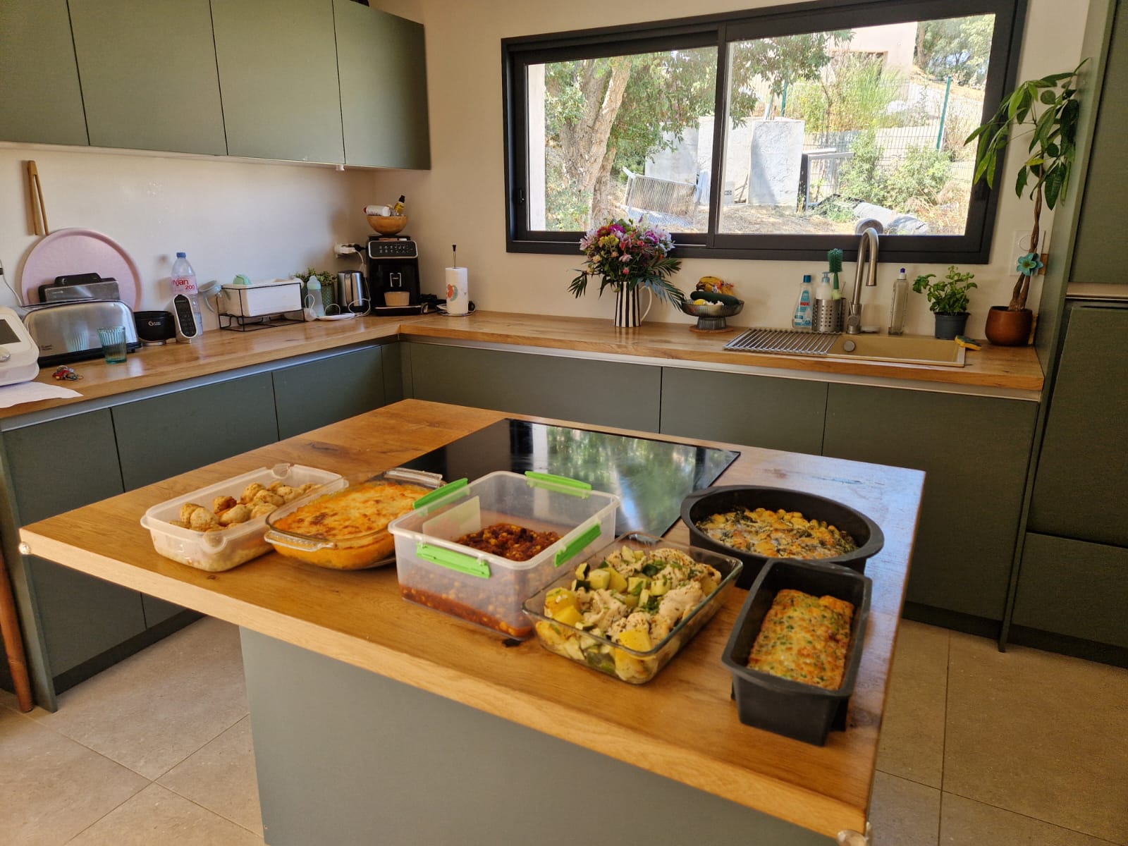 Marine dans la cuisine d'un client